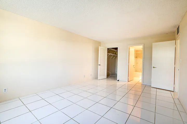 2121 N Ocean Blvd 302 W-20