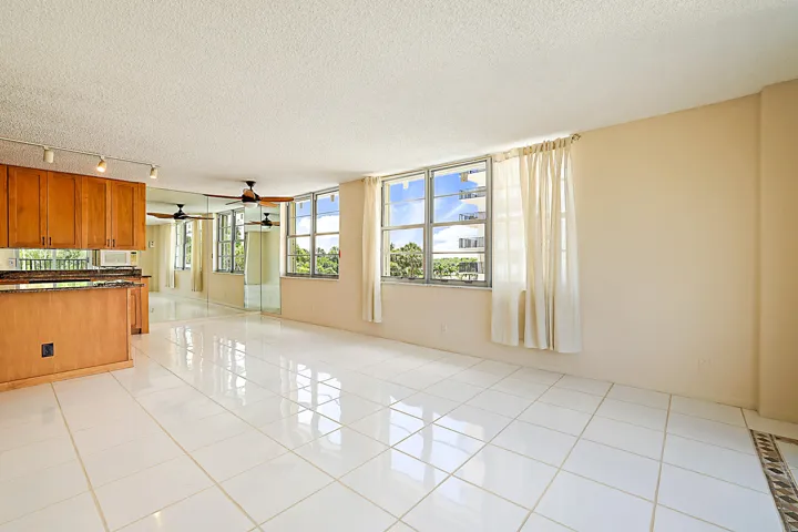 2121 N Ocean Blvd 302 W-4