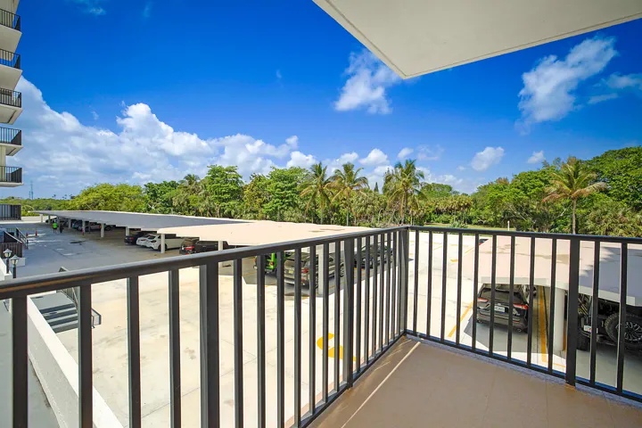 2121 N Ocean Blvd 302 W-30