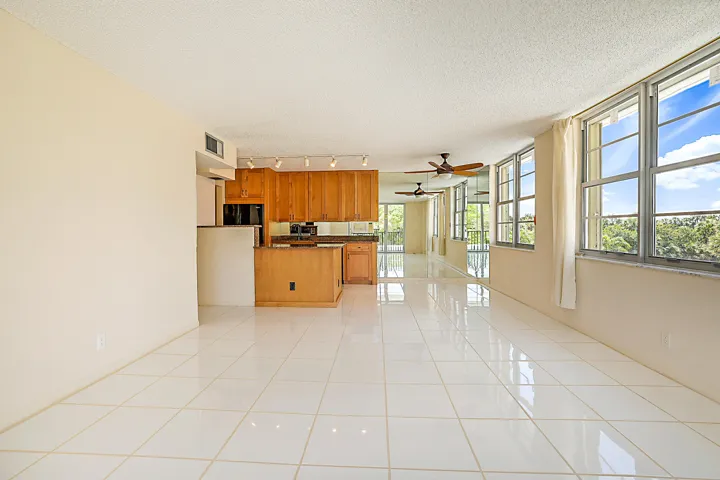 2121 N Ocean Blvd 302 W-7