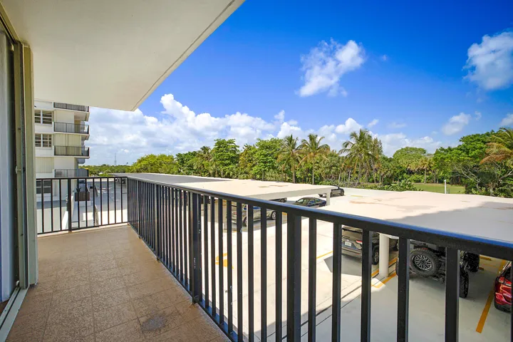2121 N Ocean Blvd 302 W-31
