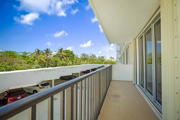2121 N Ocean Blvd 302 W-32