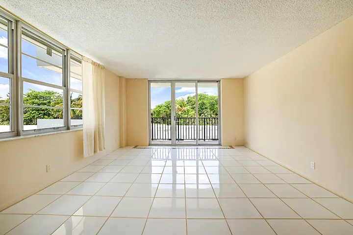 2121 N Ocean Blvd 302 W-5