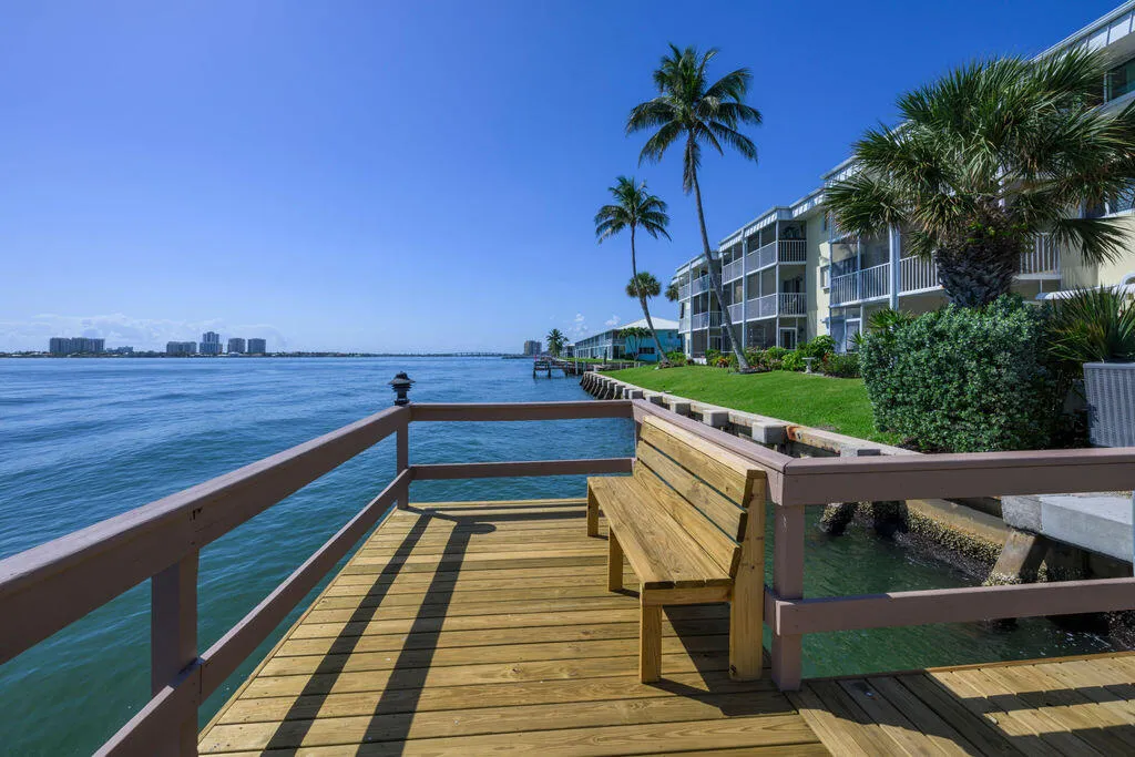 Dock