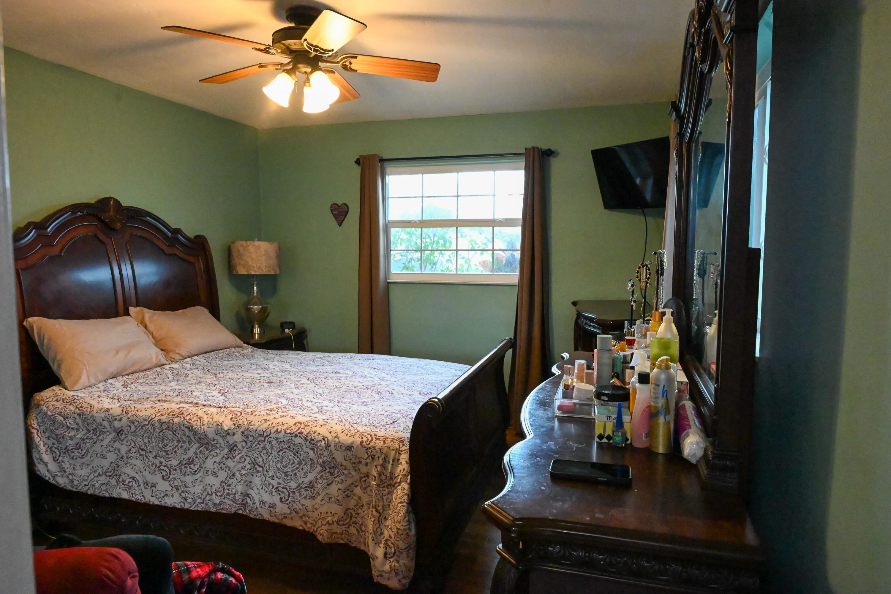 Master Bedroom_Alt View