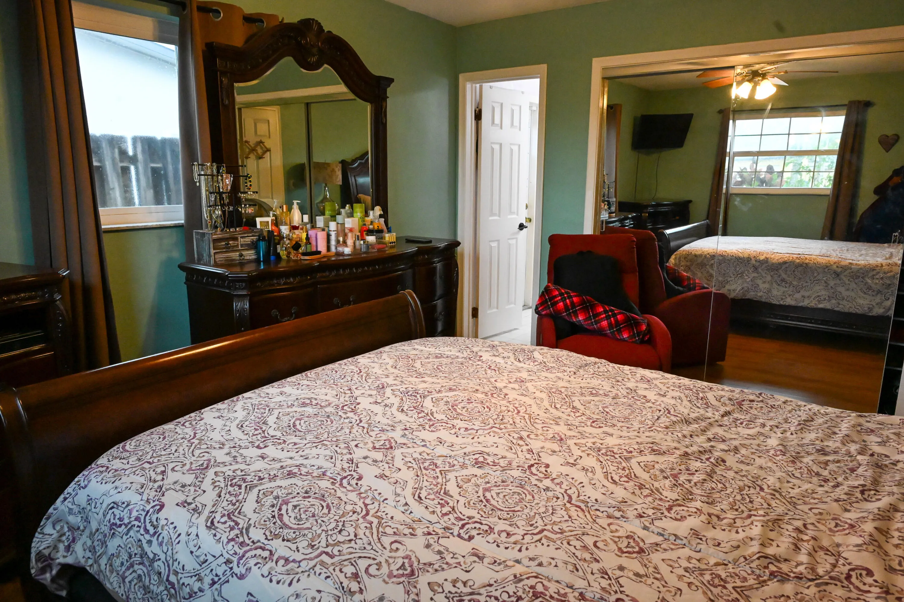 Master Bedroom_Side View