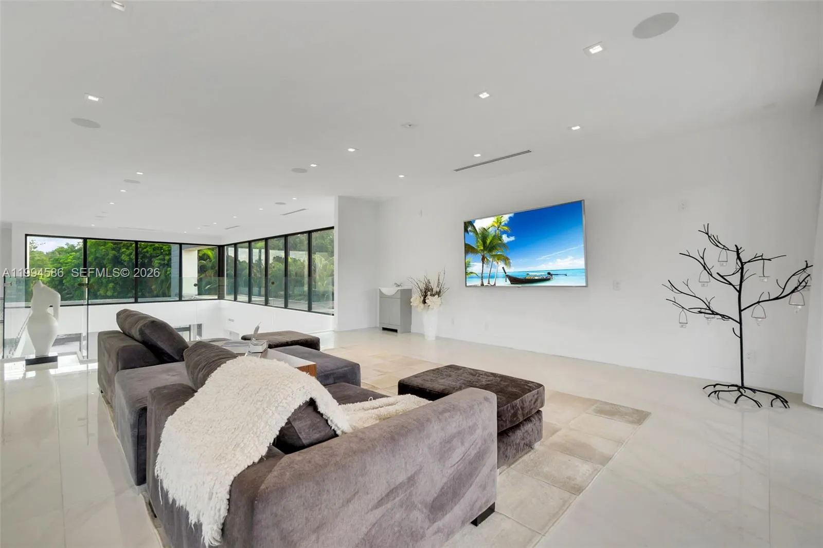 2nd floor family/entertainment area
