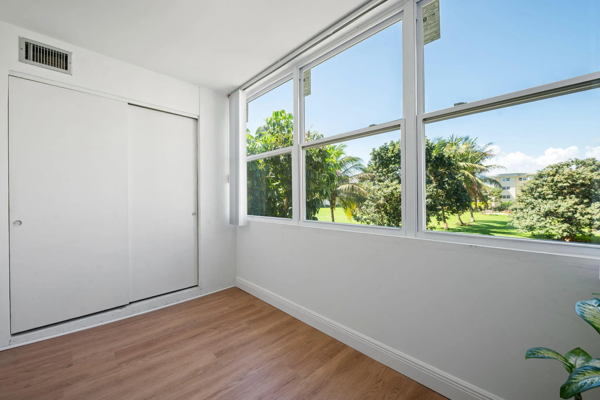 19-web-or-mls-230-ne-26th-ave-216