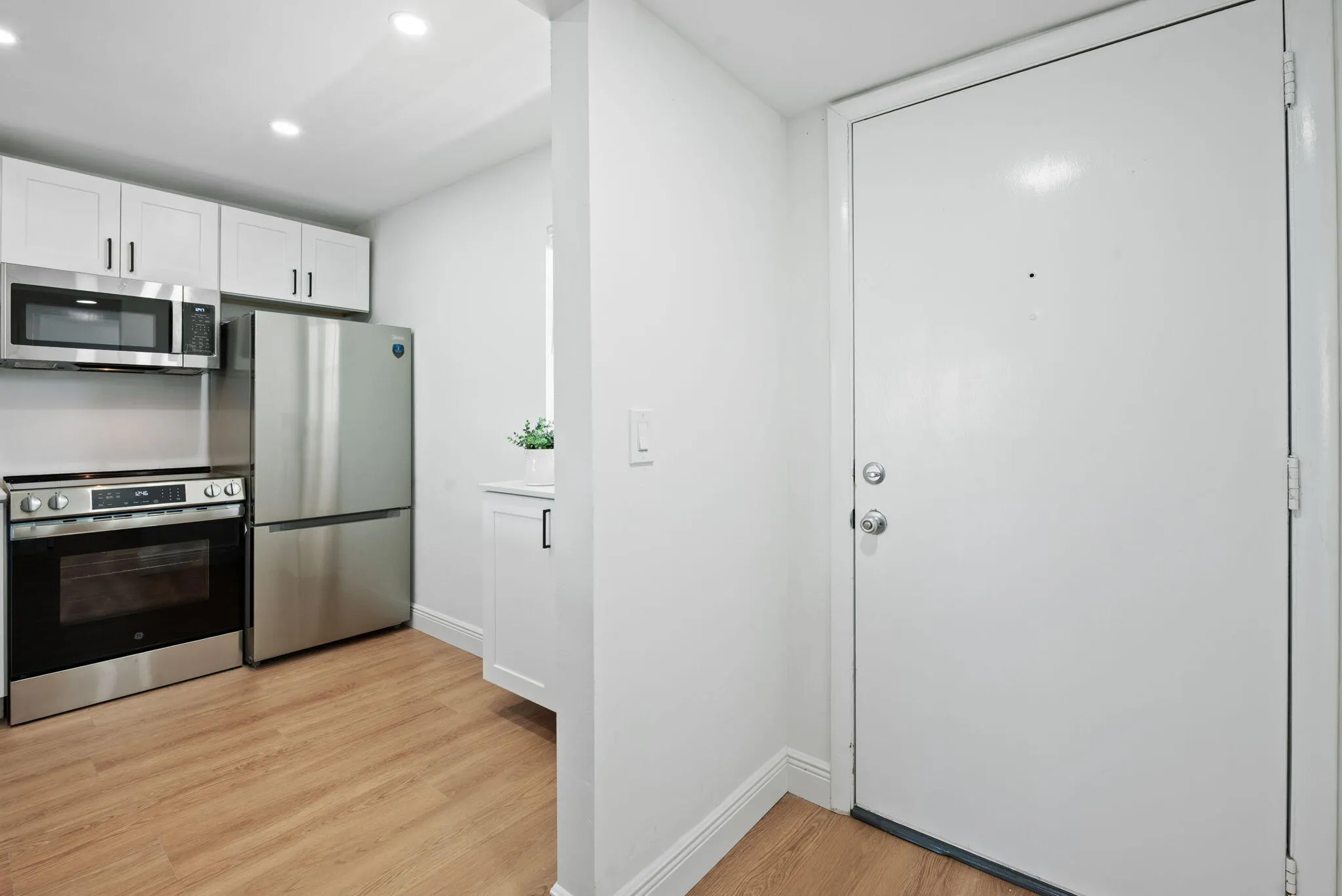 8-web-or-mls-230-ne-26th-ave-216