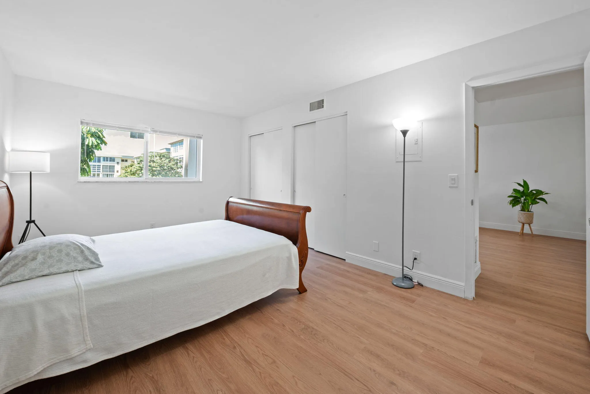 22-web-or-mls-230-ne-26th-ave-216