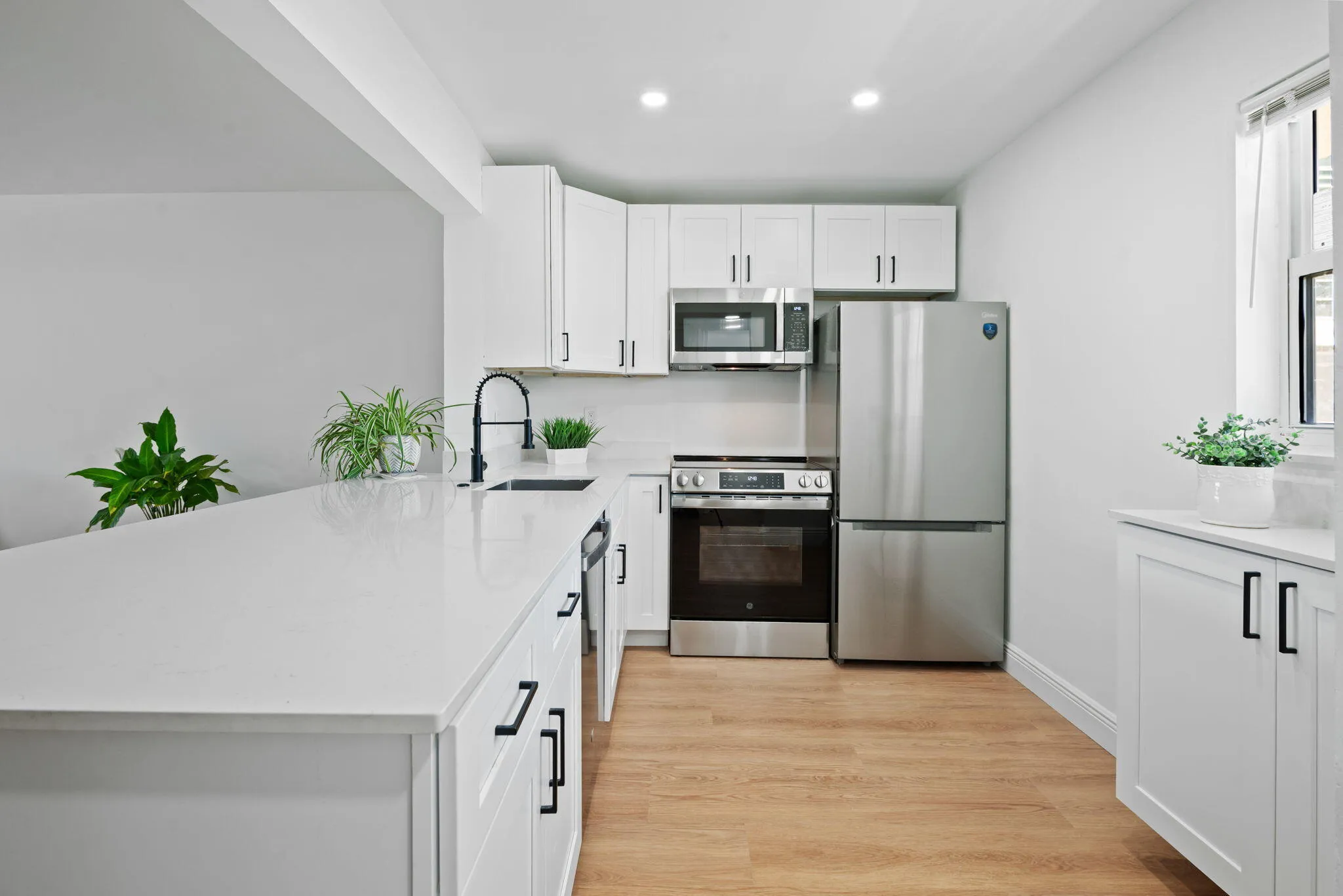 1-web-or-mls-230-ne-26th-ave-216