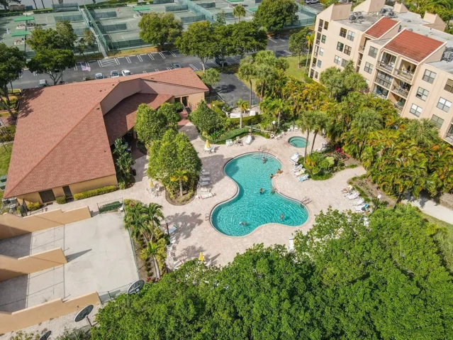 Lavers Club House, Pool