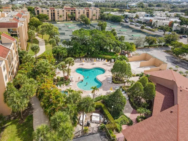 Lavers Club House, Pool
