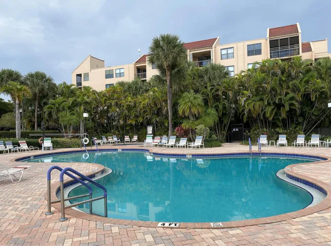 Lavers Club House, Pool