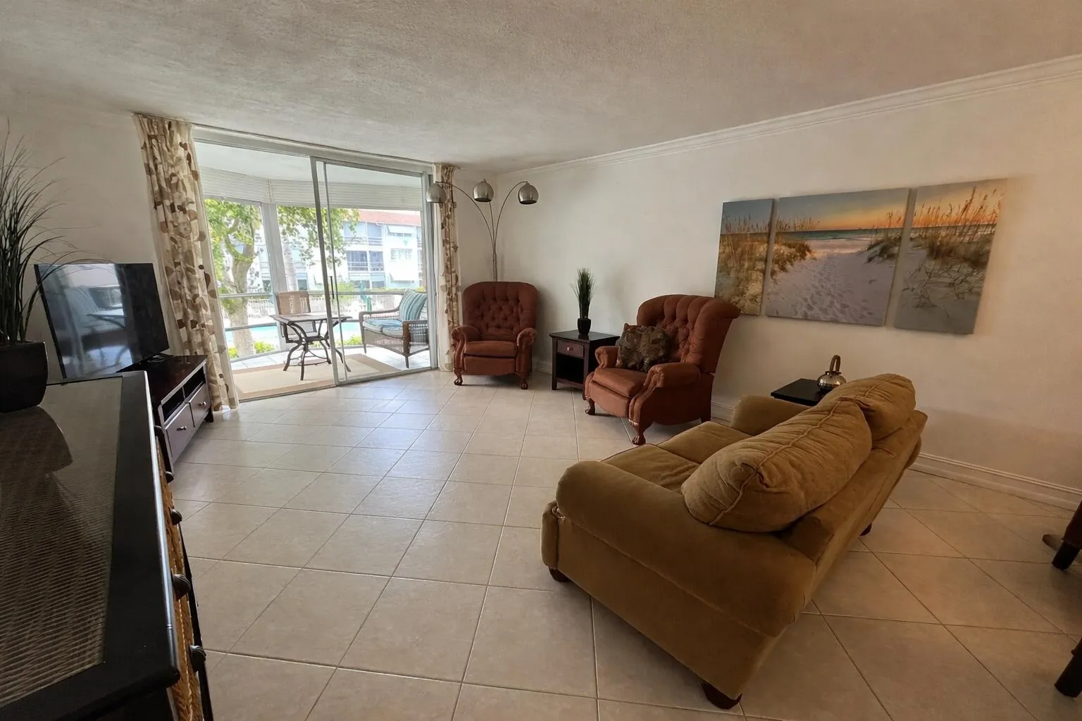 LivingRoom2