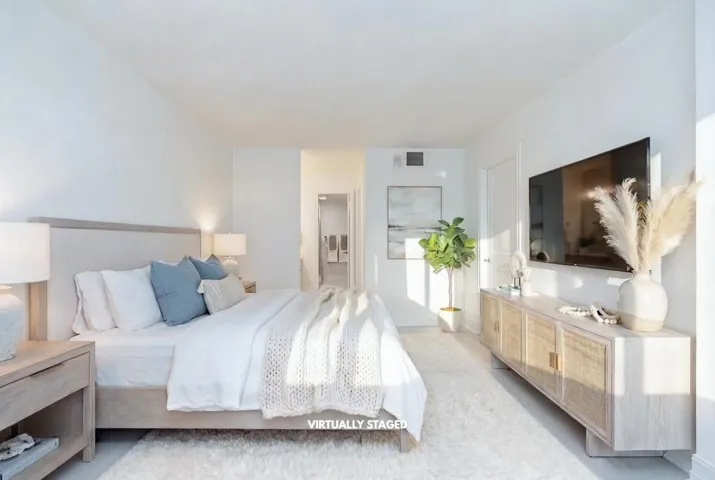 VIRTUALLY STAGED-WALL & DOOR ADDED (1)