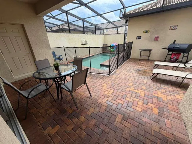 9029 Screened Patio with a Private Pool