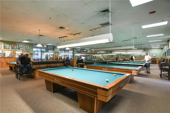 BILLARDS ROOM