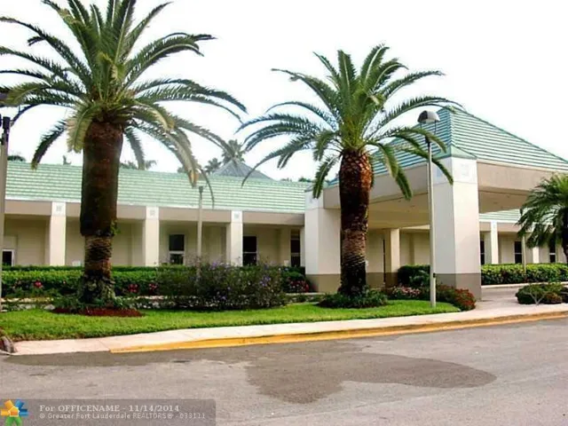 ENTRY TO CLUBHOUSE