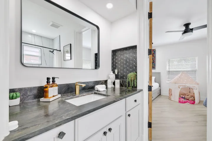 706 Sunset Road - 57.jpg-SMALL