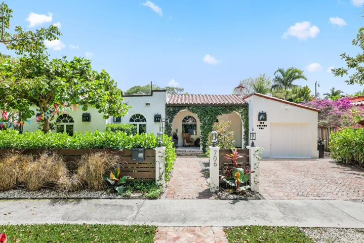 706 Sunset Road - 6.jpg-SMALL