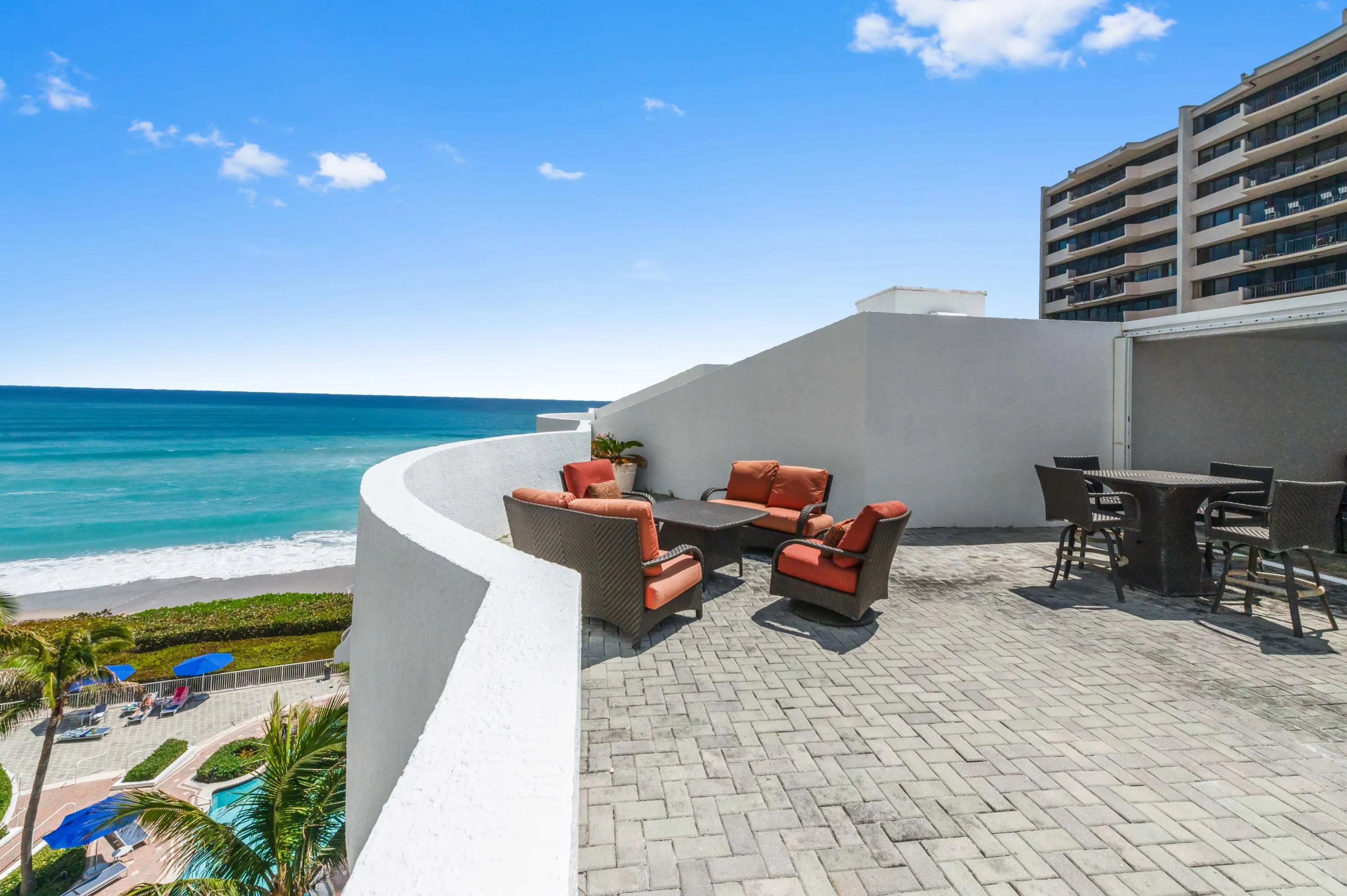 41 Rooftop patio 01