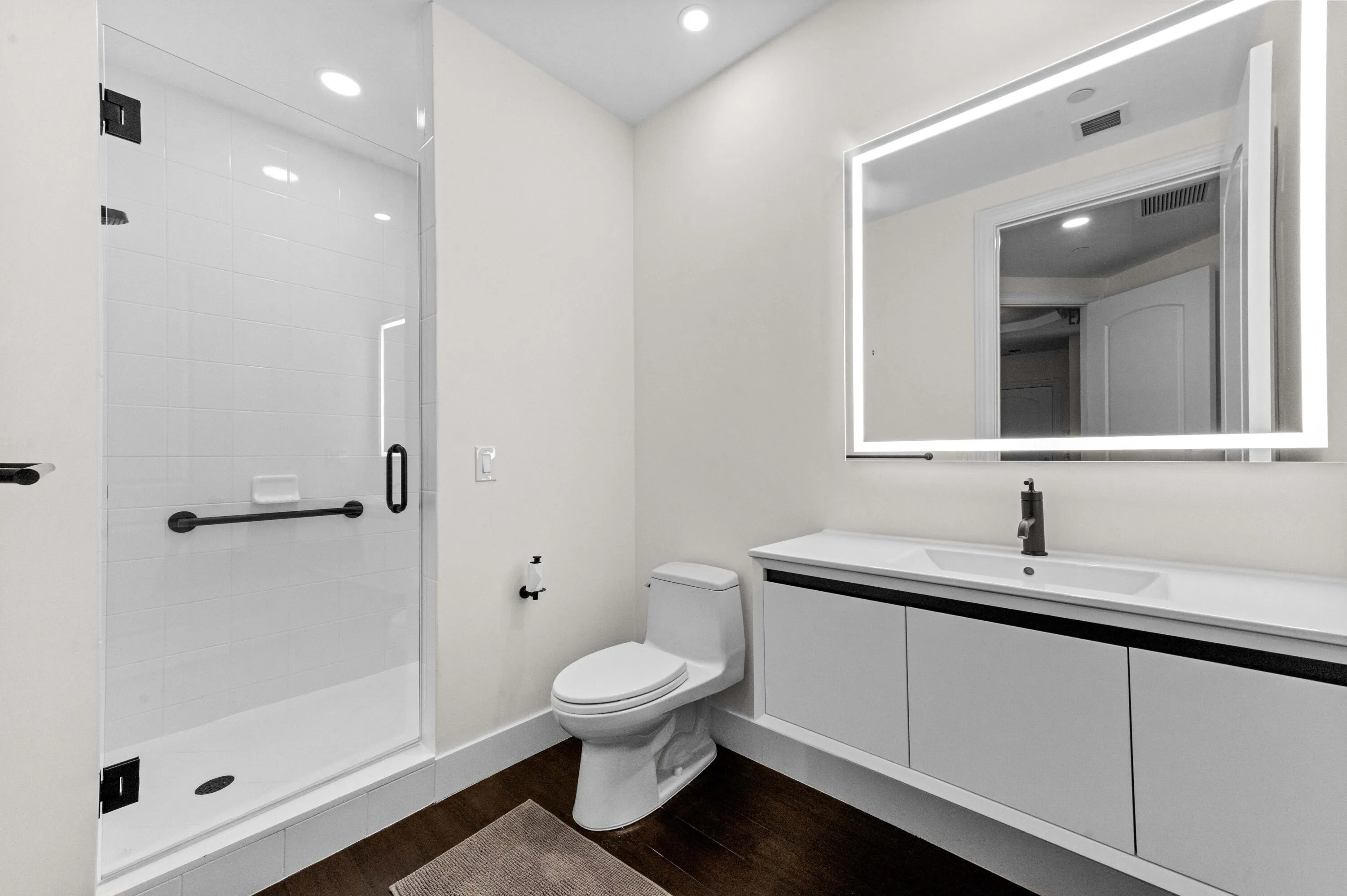 10 Bathroom 01