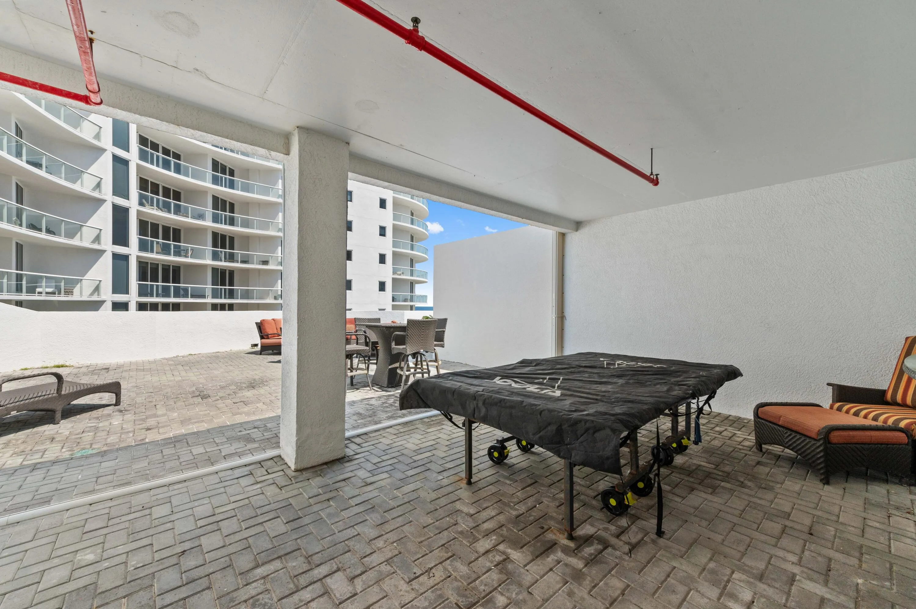 43 Rooftop patio 03
