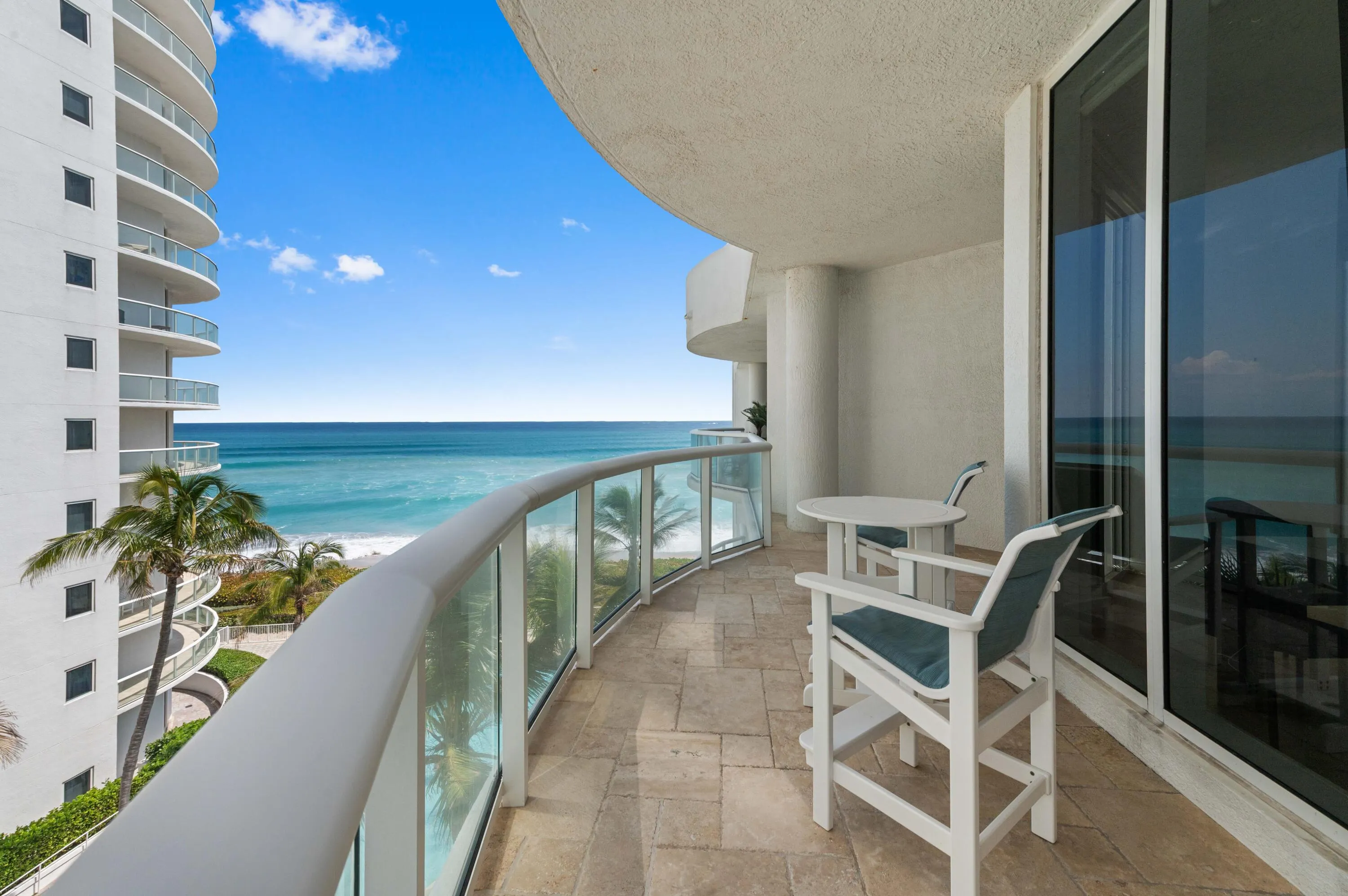 39 Balcony 02