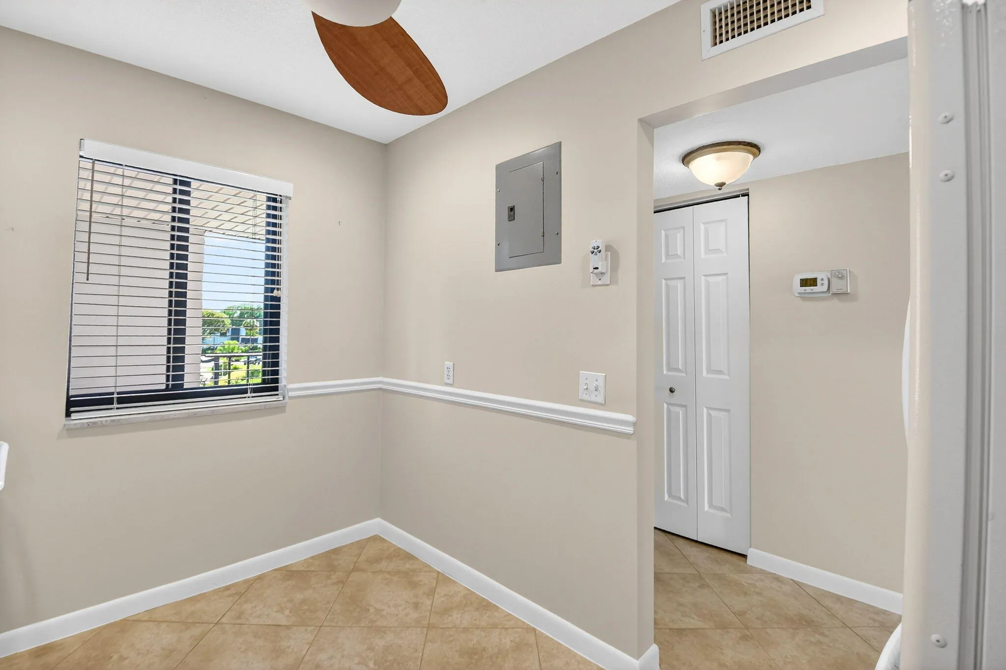 Breakfast area in kitchen