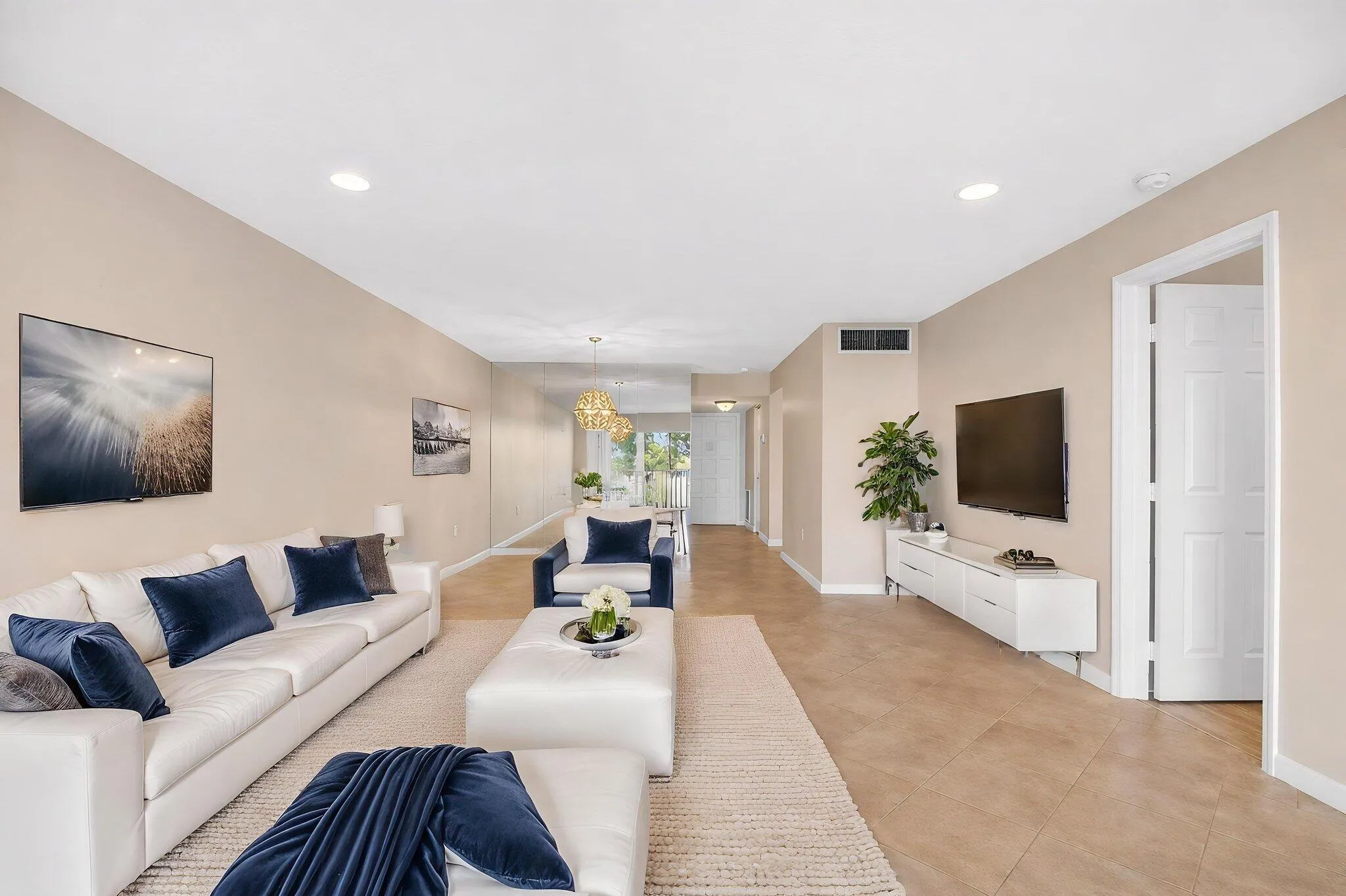 32-web-or-mls-empty_room2_4k virtually s