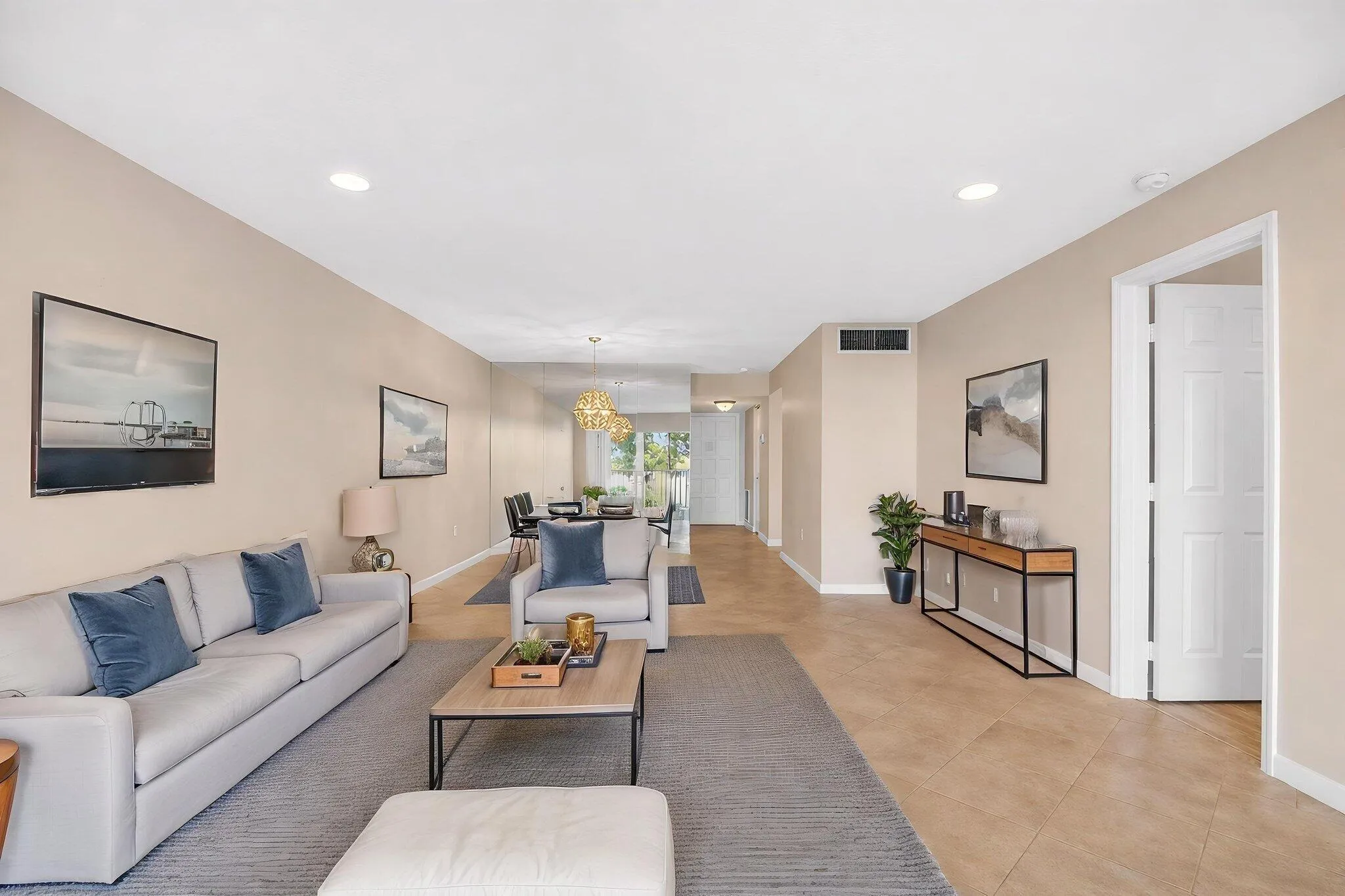 30-web-or-mls-empty_room2_4k virtually s