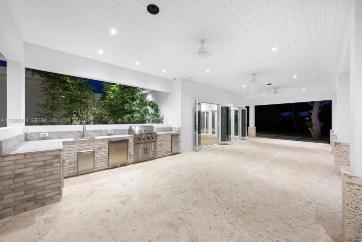 outdoor kitchen