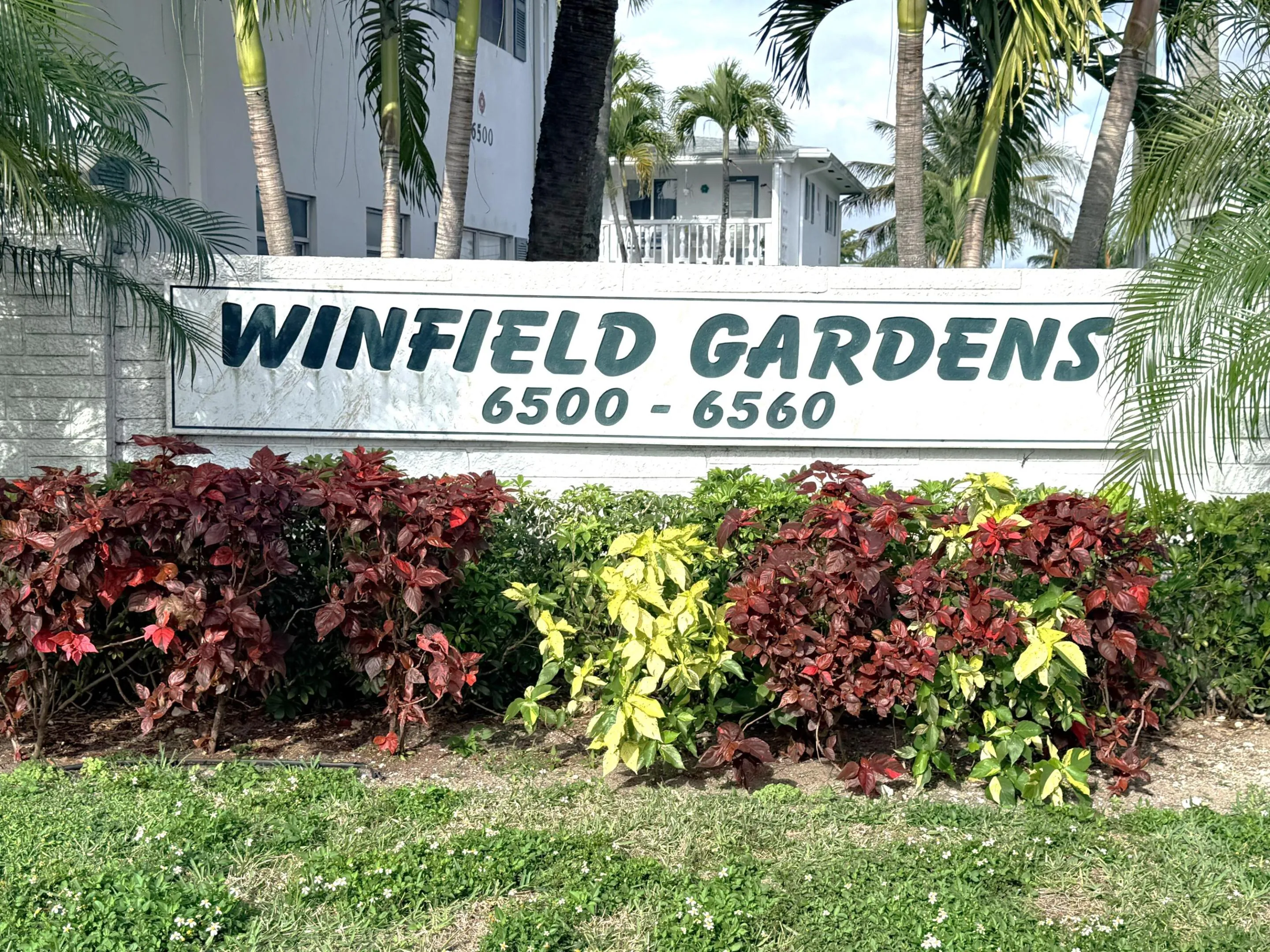 ENTRANCE SIGN