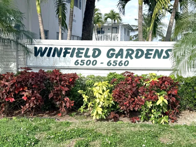 ENTRANCE SIGN