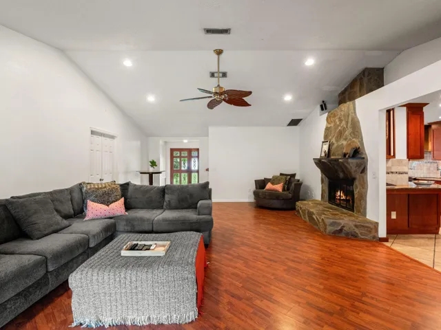 25-web-or-mls-P1750504