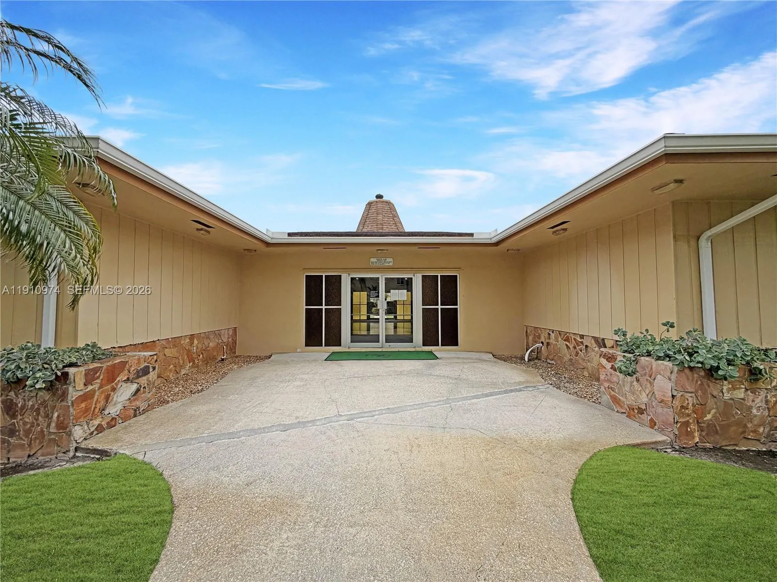 11. club house