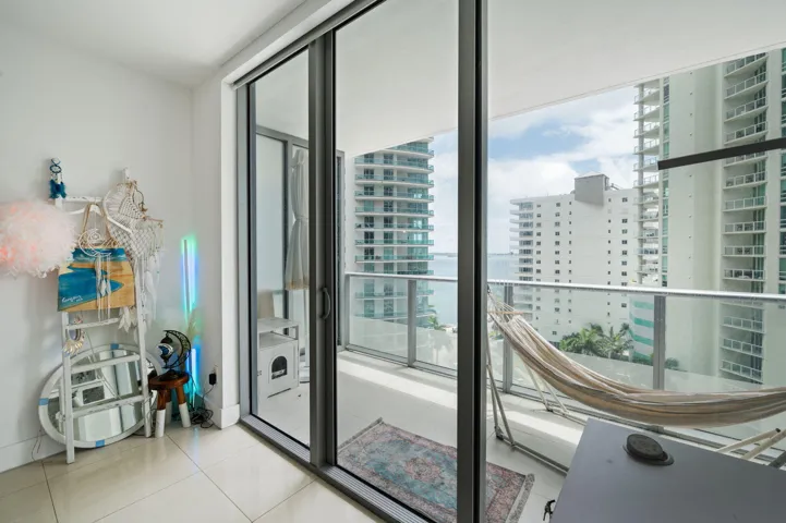 14-web-or-mls-1300-brickell-bay-dr-1005