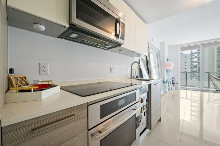 15-web-or-mls-1300-brickell-bay-dr-1005