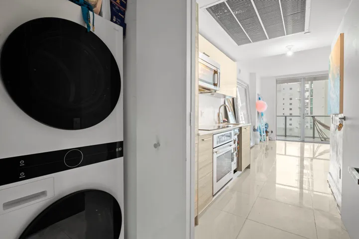 17-web-or-mls-1300-brickell-bay-dr-1005
