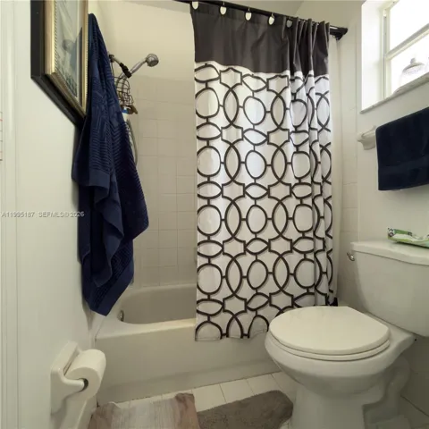 Bathroom 2 _ Tub