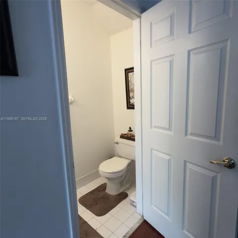 1/2 Bathroom_Downstairs