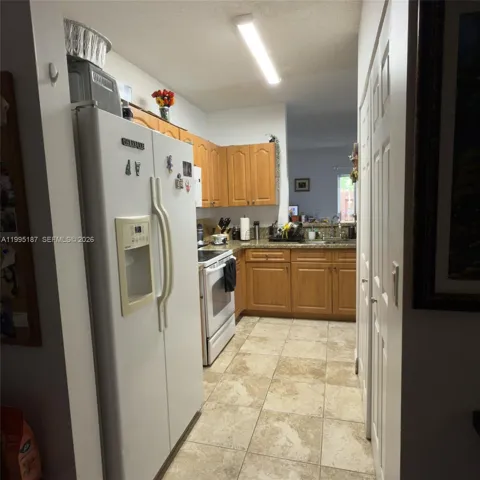 Side 2 _ Breakfast Area