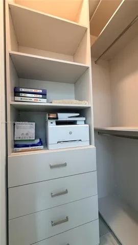WALKING CLOSET FIRST FLOOR