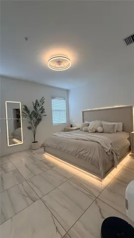 HUGE MASTER BEDROOM #4