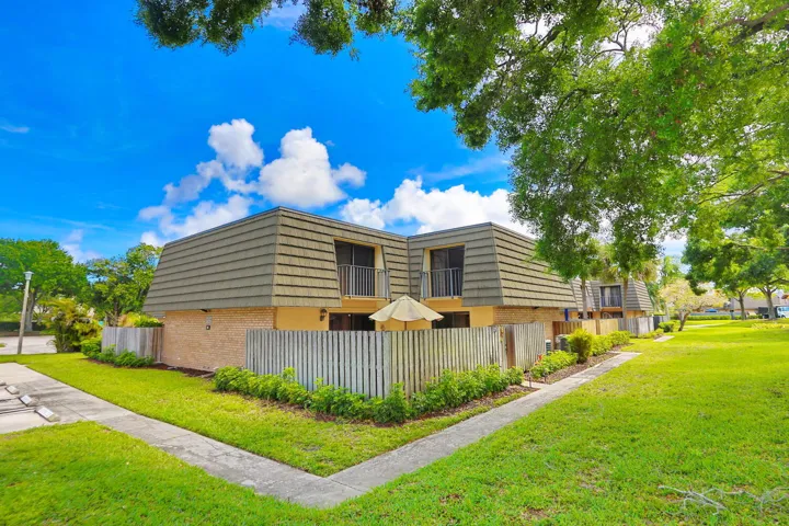 325 3rd Way West Palm Beach FL-large-003