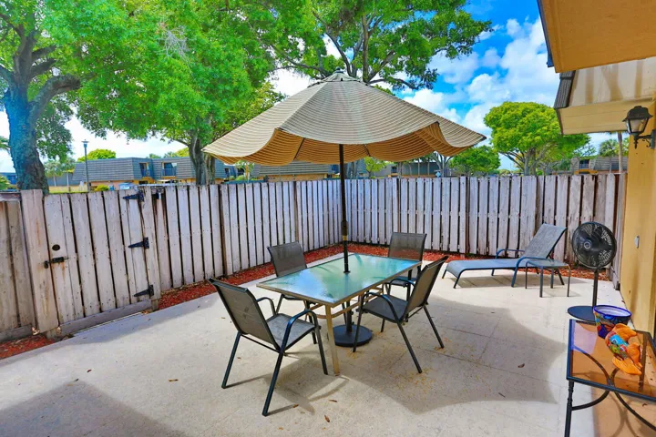 325 3rd Way West Palm Beach FL-large-008