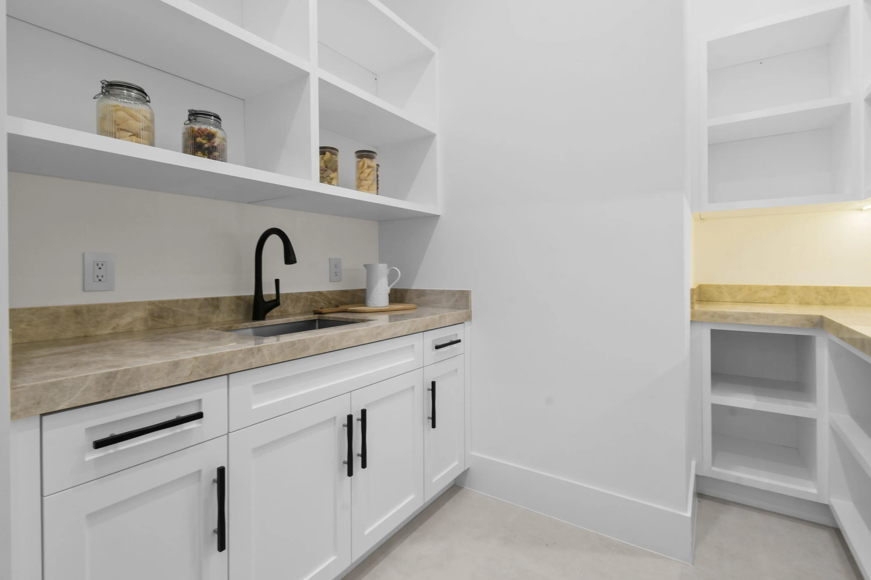 2408AzureCircle-Pantry(2)