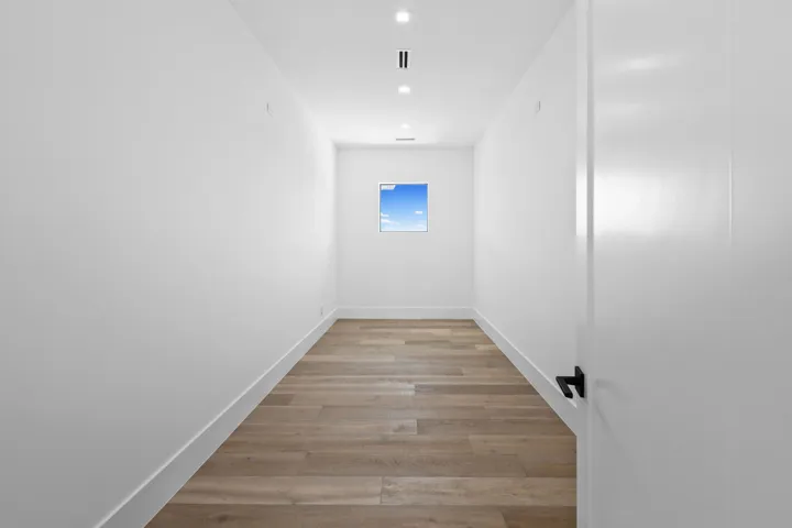 2408AzureCircle(79)