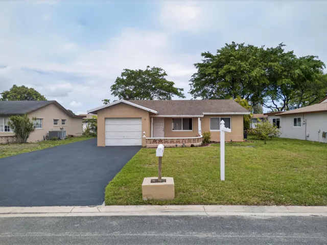 Huge driveway big enough to fit your RV or Boat